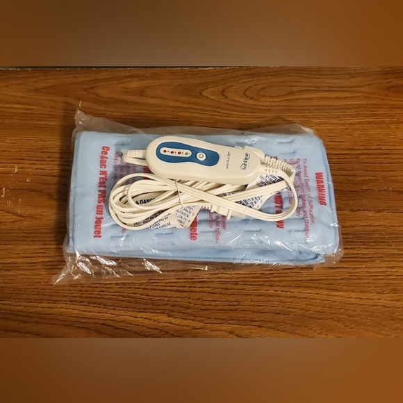 MaxHeat by SoftHeat, washable heating pad. New in Box. - Picture 3 of 15